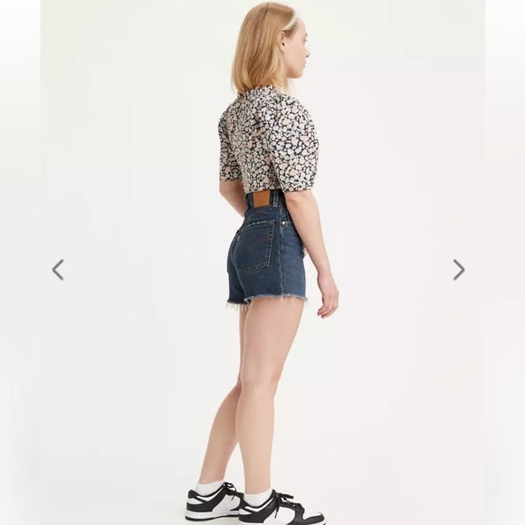 Levi’s Ribcage High Rise Cut Off Button-fly Denim Jean Shorts Size 28 - Picture 4 of 16
